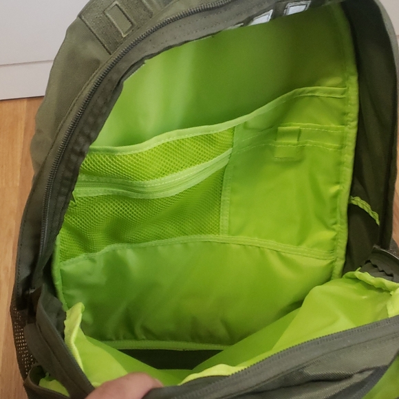 Backpack - Picture 5 of 6